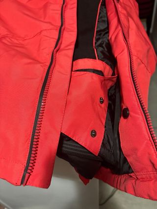 Abrigo para la nieve con capucha usada 2 veces