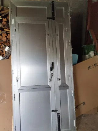 Puerta aluminio con marco