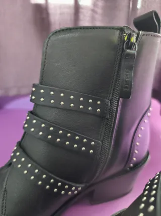 Botines IKKS negros con tachuelas