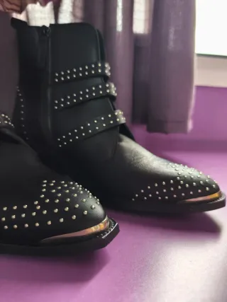 Botines IKKS negros con tachuelas