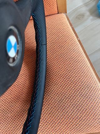 Volante BMW Negro con Costuras Rojas