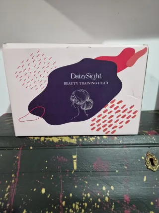 Testa per parrucchiere con capelli castani