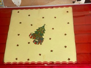 Tovaglia natalizia con design di alberi