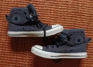 Zapatillas Converse All Star grises y negras
