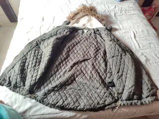 Chaquetón premamá verde con capucha