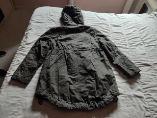 Chaquetón premamá verde con capucha