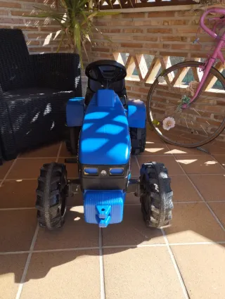 Trattore a pedali per bambini New Holland blu