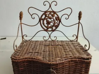 Estante forja y mimbre rústico