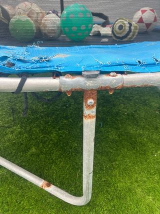 Cama elástica con red de seguridad