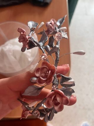 Diadema floral plata y rosa