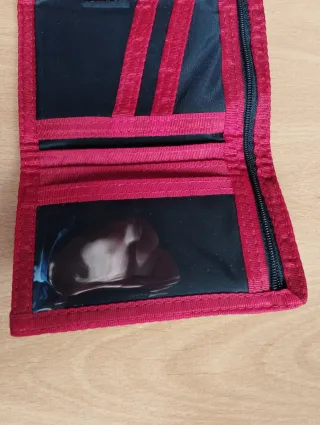 Cartera Billabong Negra y Roja