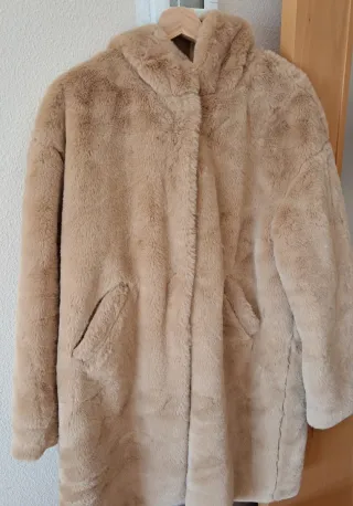 Abrigo pelo sintético beige talla 44/46