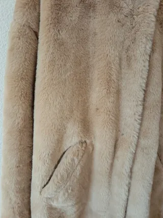 Abrigo pelo sintético beige talla 44/46
