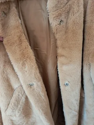 Abrigo pelo sintético beige talla 44/46