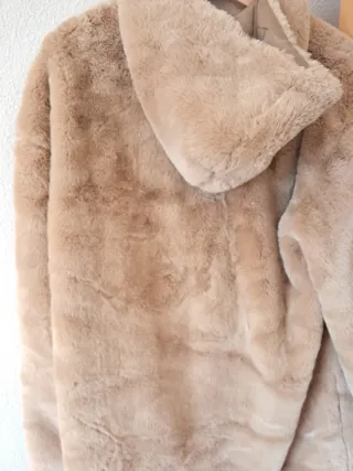 Abrigo pelo sintético beige talla 44/46