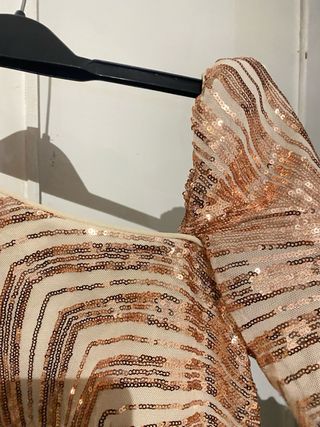 Vestido de fiesta dorado con lentejuelas