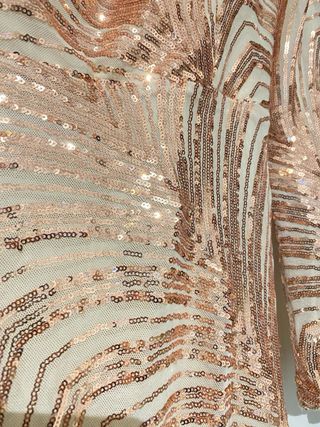 Vestido de fiesta dorado con lentejuelas