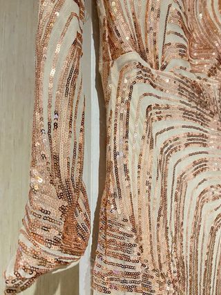 Vestido de fiesta dorado con lentejuelas