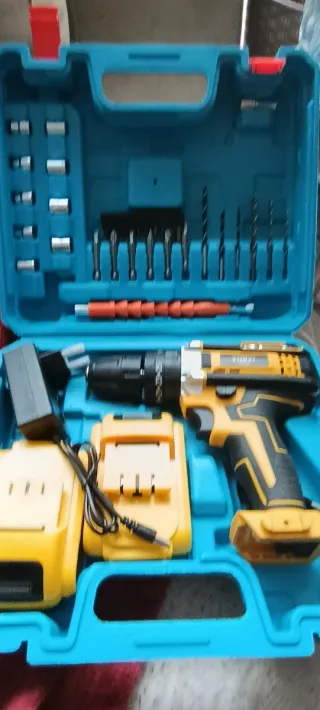 Taladro Atornillador con Accesorios