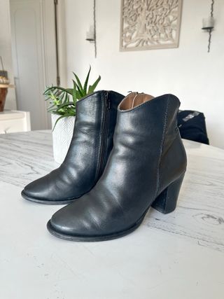 Botines de tacón negros