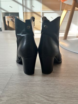 Botines de tacón negros