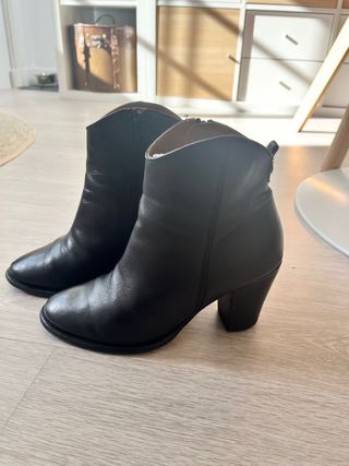 Botines de tacón negros
