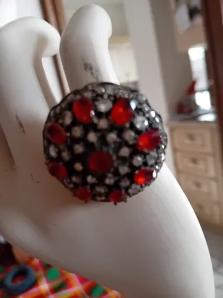 Anello vintage con pietre rosse e argento