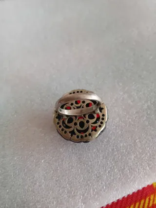 Anello vintage con pietre rosse e argento