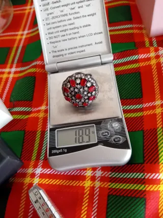 Anello vintage con pietre rosse e argento