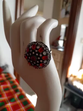 Anello vintage con pietre rosse e argento