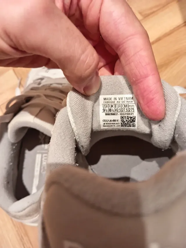 Zapatillas Reebok grises y blancas