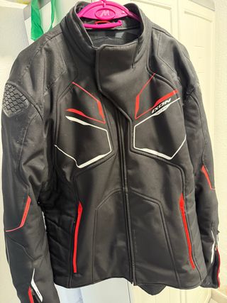 Chaqueta Ixon Invierno Negra y Roja