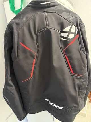 Chaqueta Ixon Invierno Negra y Roja