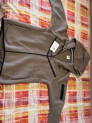 Sudadera Nike Tech Fleece Marrón totalmente nueva