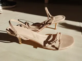 Sandalias Beige Planas