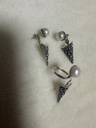 Conjunto Plata y Perlas: Anillo y Pendientes