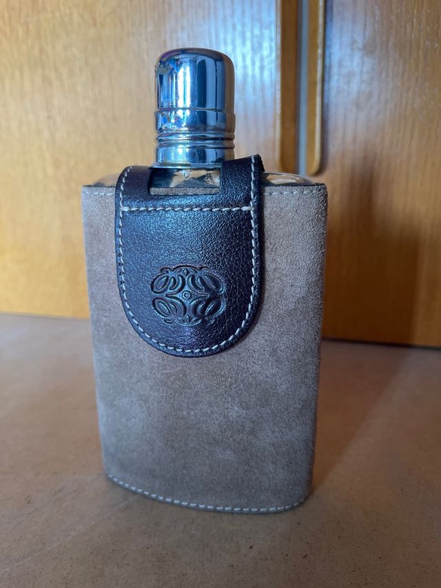 Petaca de cristal y ante