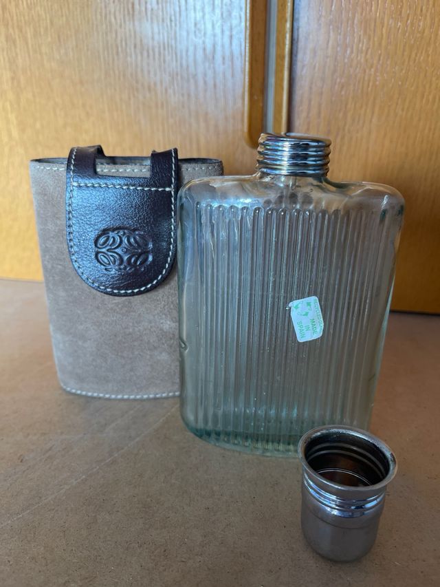 Petaca de cristal y ante