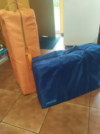 Cuna de viaje y colchón