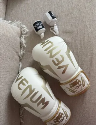 Guantes de Boxeo Venum Blancos y Dorados