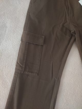 Pantalón cargo recto marrón