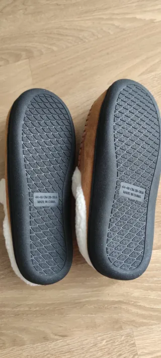 Zapatillas de casa hombre marrones y blancas