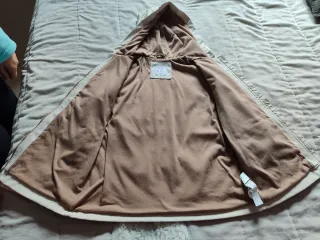 Chubasquero niña beige, talla 9-10