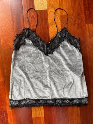 Top tirantes terciopelo y encaje Bershka