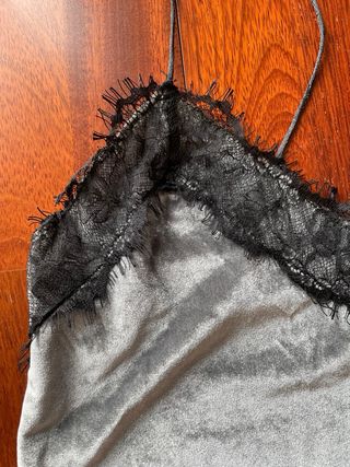 Top tirantes terciopelo y encaje Bershka