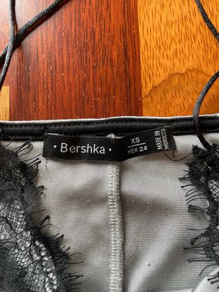 Top tirantes terciopelo y encaje Bershka