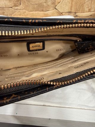 Bolso Guess Marrón y Dorado