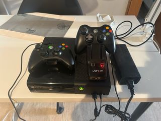Xbox 360 E 250GB Negra