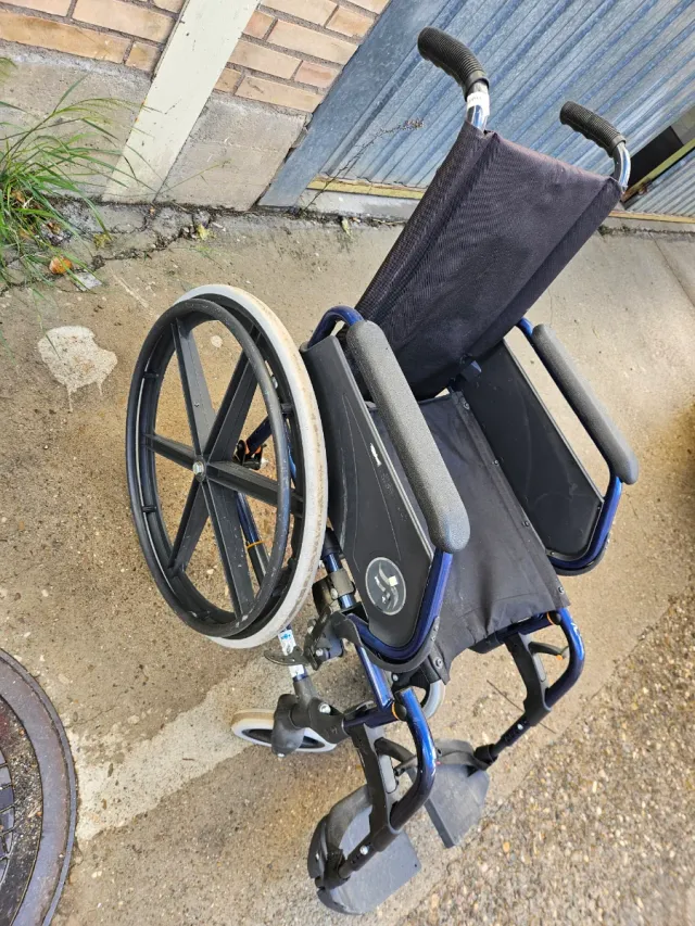 Silla de ruedas plegable