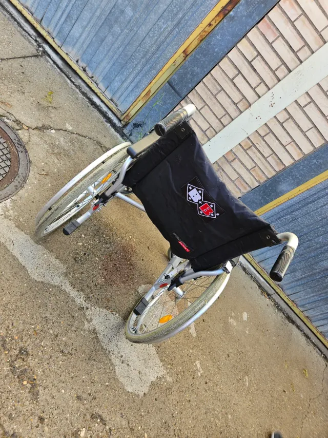 Silla de ruedas plegable